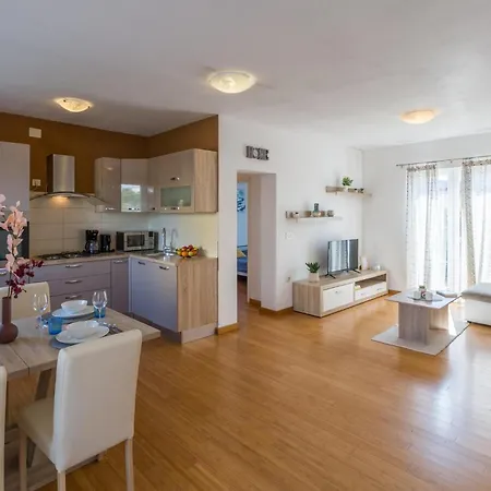 Gorgeous In With Wifi * פולה