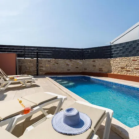 Gorgeous In With Wifi *