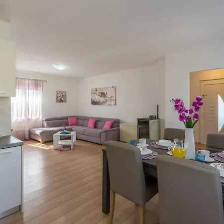 Gorgeous In With Wifi Pula